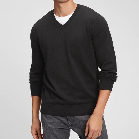 Other - 🎁NWT ⭐️Gap Men V-Neck Black Sweater Medium